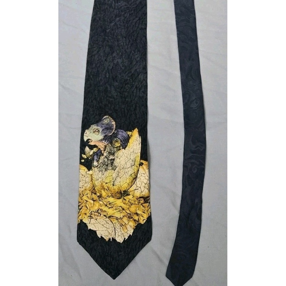 Jurassic Park Necktie Baby Velociraptor Hatching from egg 1993 Univeral Studio